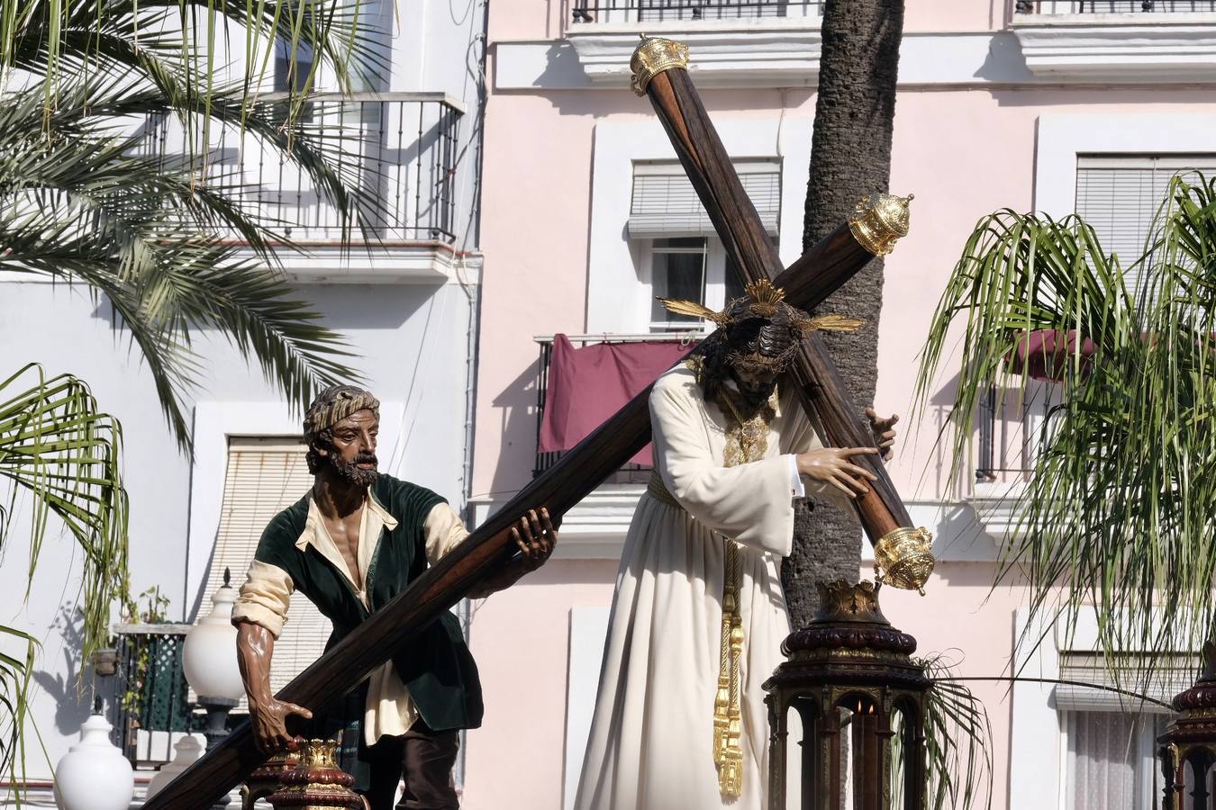Fotos: El Nazareno del Amor recorre las calles de Cádiz