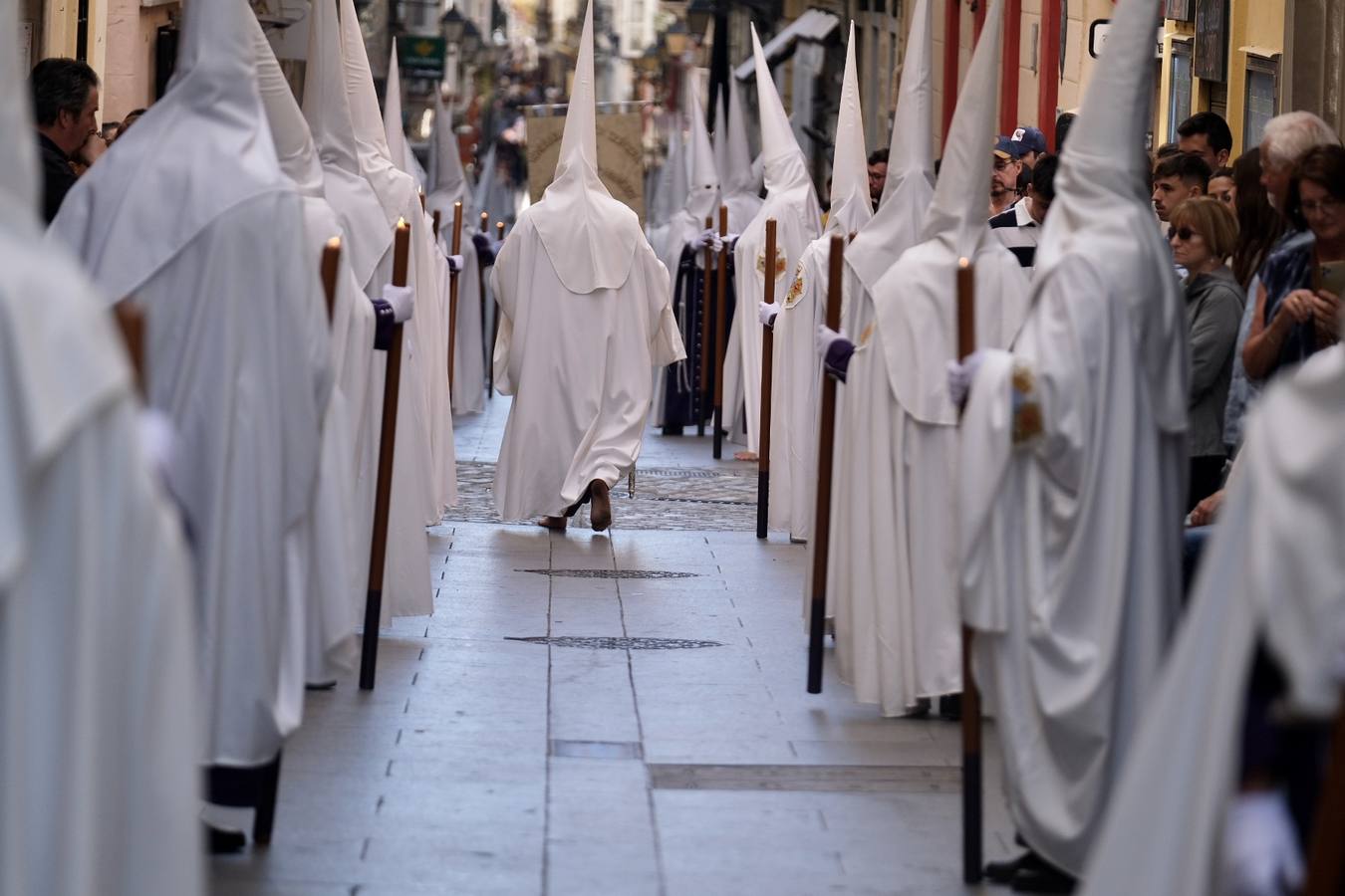 Fotos: El Nazareno del Amor recorre las calles de Cádiz