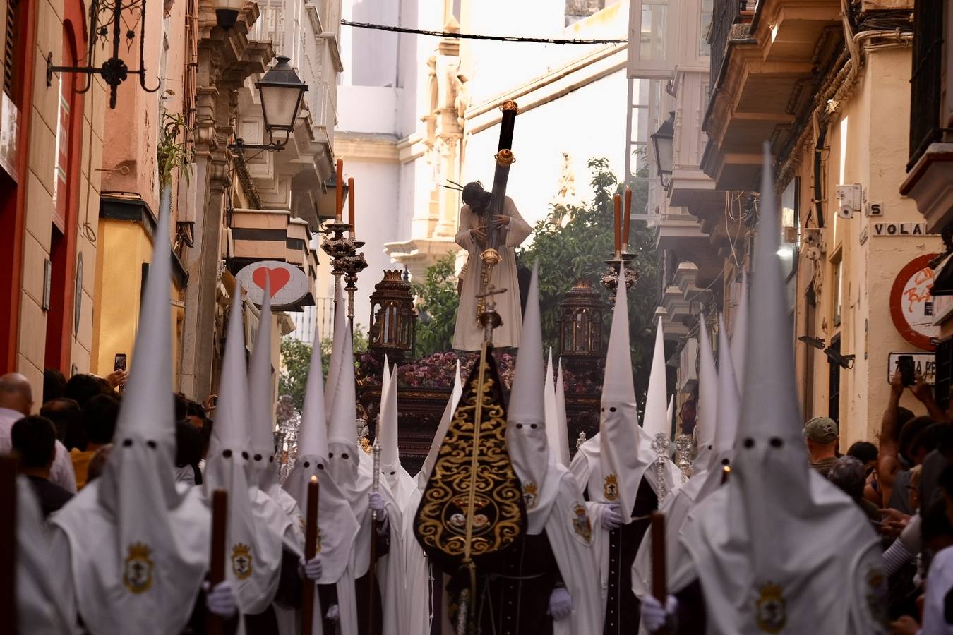 Fotos: El Nazareno del Amor recorre las calles de Cádiz