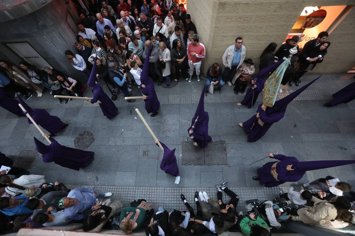 Fotos: Columna, el clasicismo de la hermandad de San Antonio