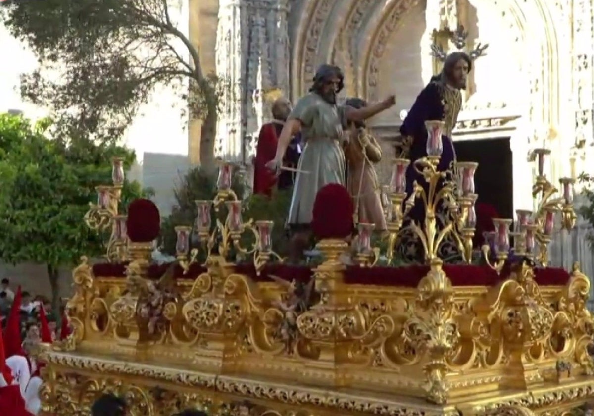 'El Prendi' ha sufrido un percance a la salida del templo.