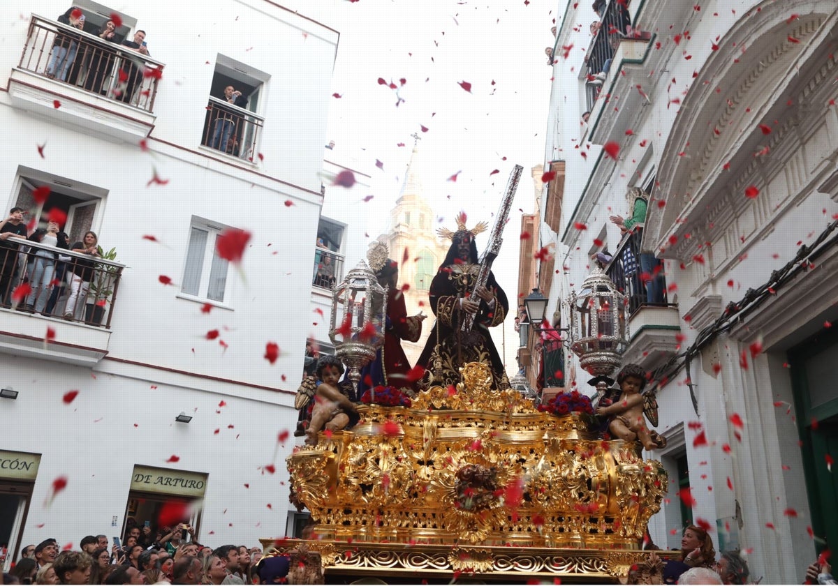 El Nazareno, por las calles del barrio de Santa María.