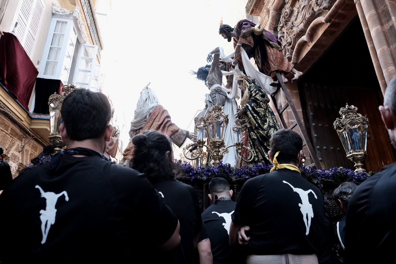 Fotos: Descendimiento, el Viernes Santo en Cádiz