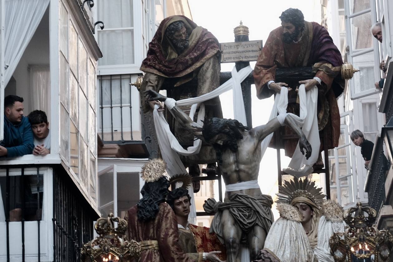 Fotos: Descendimiento, el Viernes Santo en Cádiz