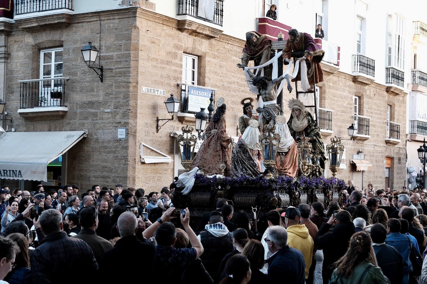 Fotos: Descendimiento, el Viernes Santo en Cádiz