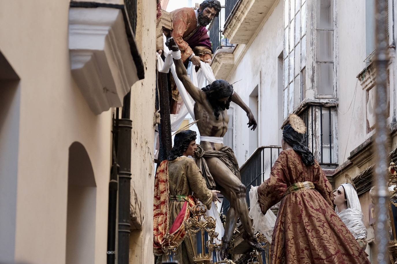 Fotos: Descendimiento, el Viernes Santo en Cádiz