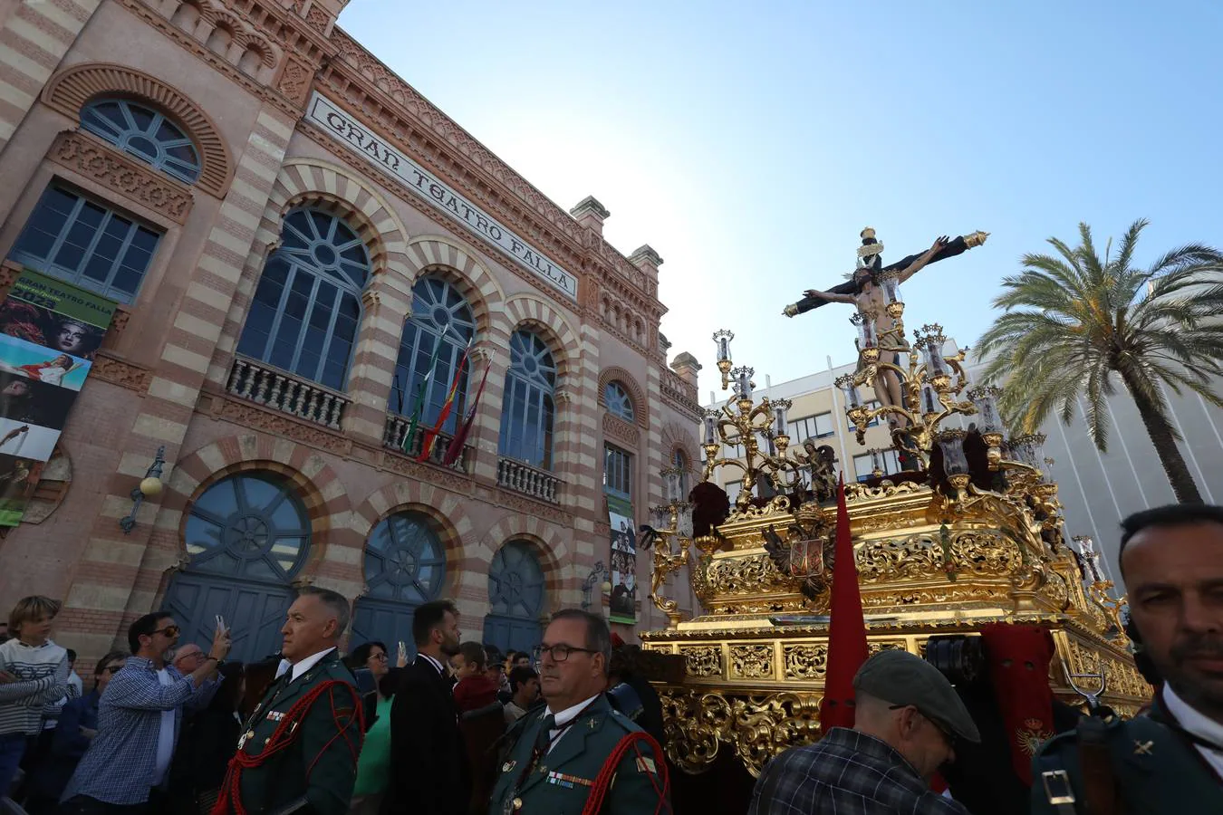 Fotos: Expiración recorre las calles de Cádiz el Viernes Santo