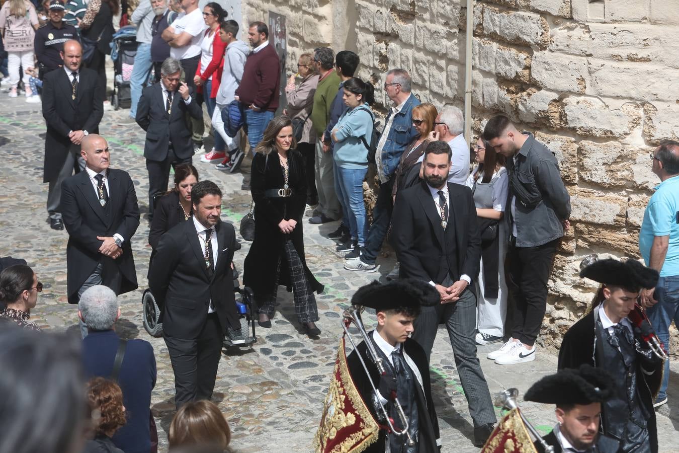 La hermandad de la Soledad y el Santo Entierro en el Sábado Santo de Cádiz