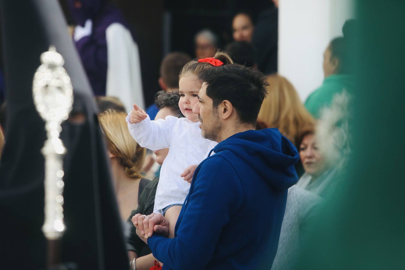 La hermandad de la Soledad y el Santo Entierro en el Sábado Santo de Cádiz