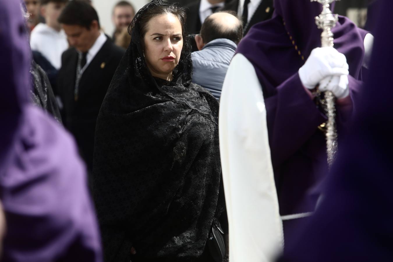La hermandad de la Soledad y el Santo Entierro en el Sábado Santo de Cádiz