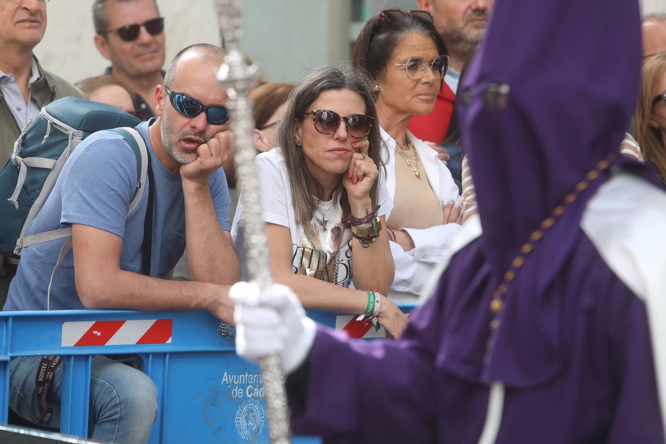La hermandad de la Soledad y el Santo Entierro en el Sábado Santo de Cádiz