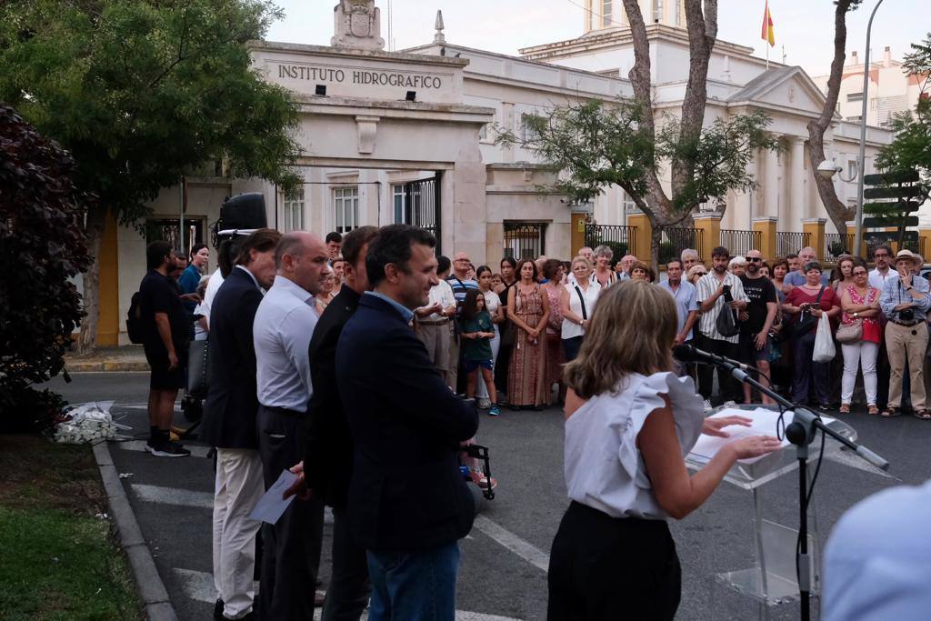 Fotos: Acto homenaje a las víctimas de la Explosión de Cádiz en su 76 aniversario