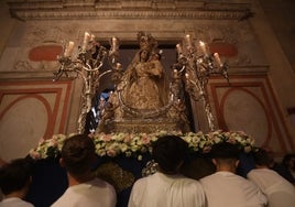 La Virgen del Rosario recorre las calles de la feligresía