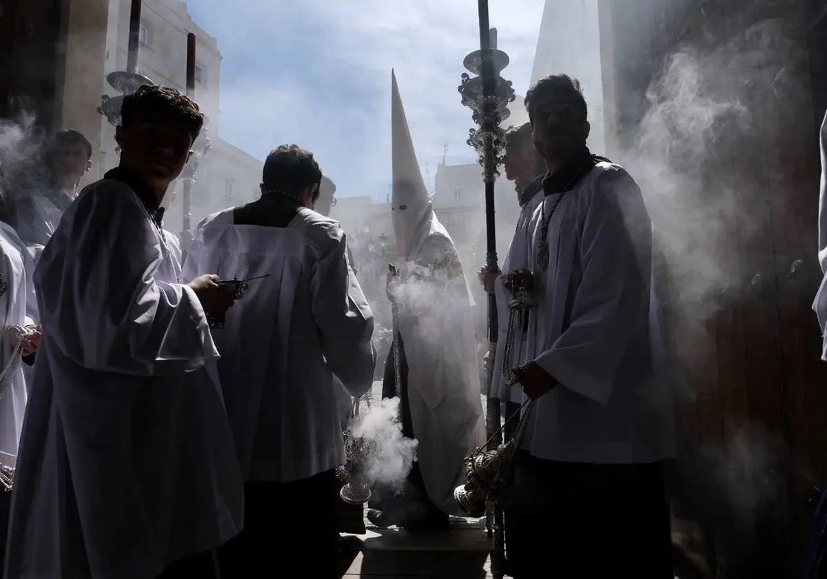 Horarios e itinerarios del Lunes Santo en la Semana Santa de Cádiz 2024