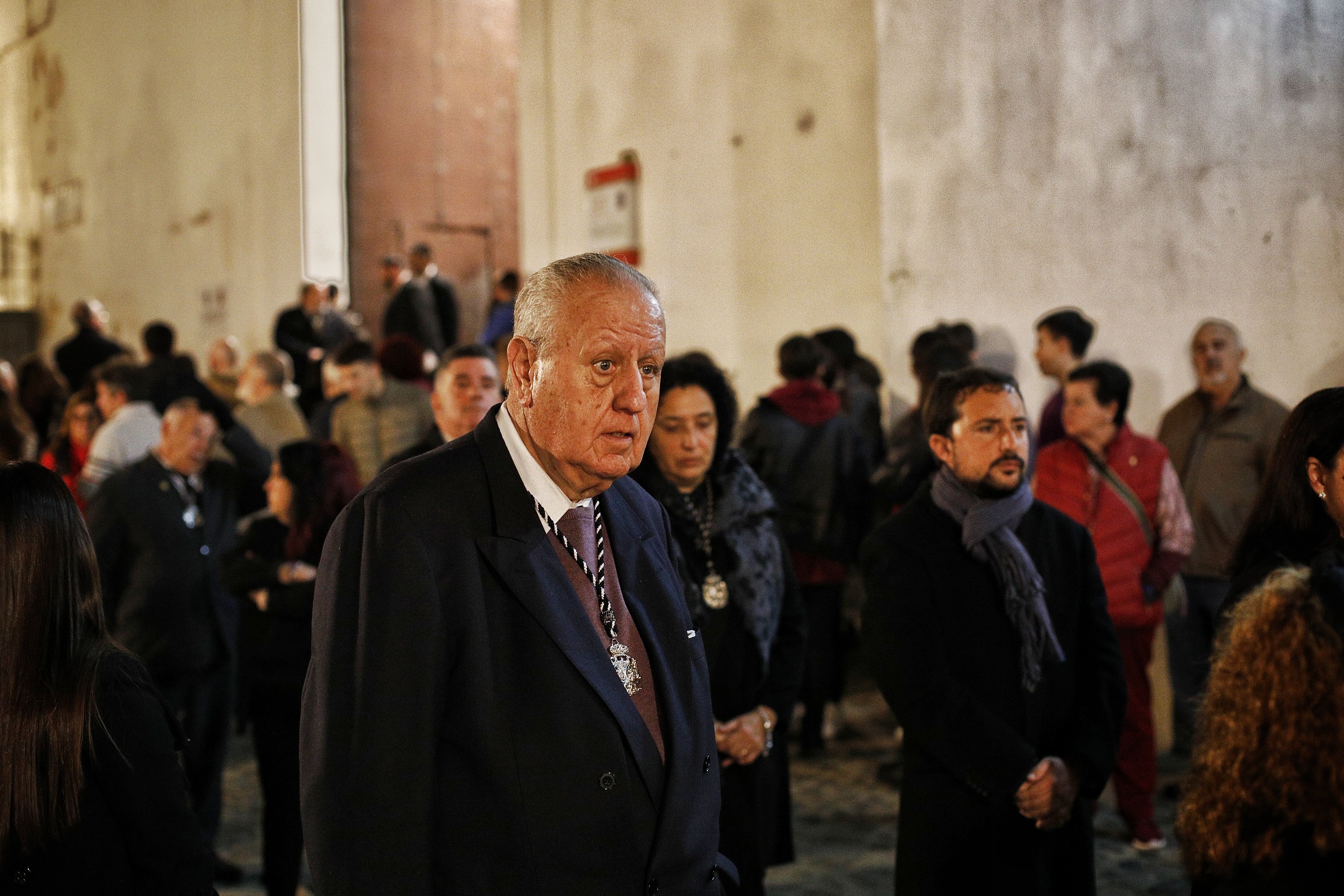 La lluvia desluce el Vía Crucis del Señor Yacente