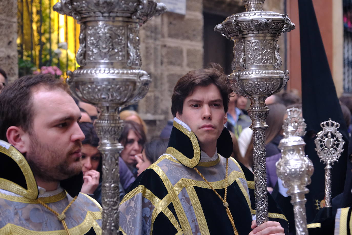 Fotos: Servitas en el Viernes de Dolores de la Semana Santa de Cádiz 2024