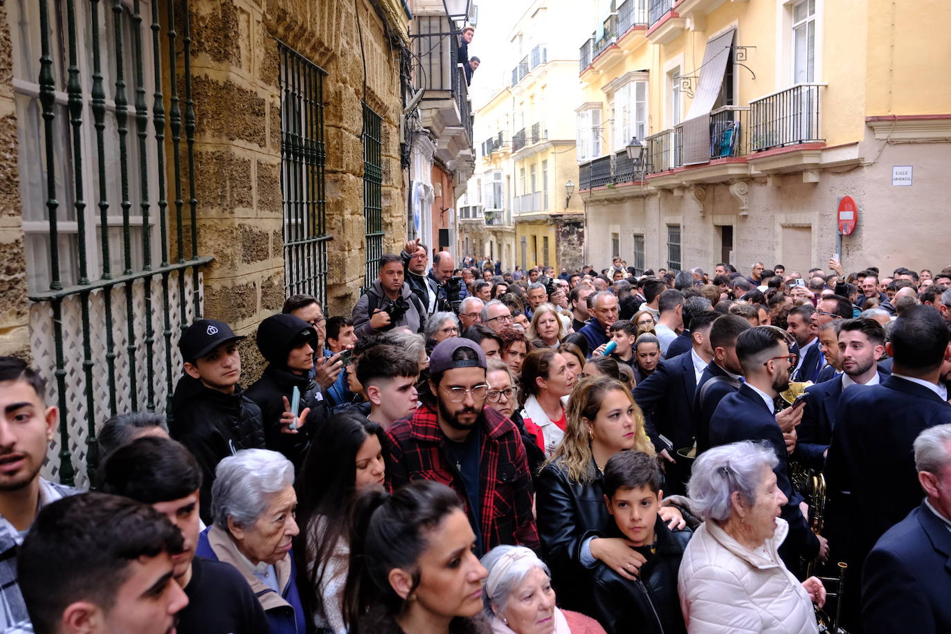 Fotos: Servitas en el Viernes de Dolores de la Semana Santa de Cádiz 2024