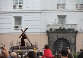 El Nazareno de la Obediencia impregna de clemencia el Sábado de Pasión en Cádiz