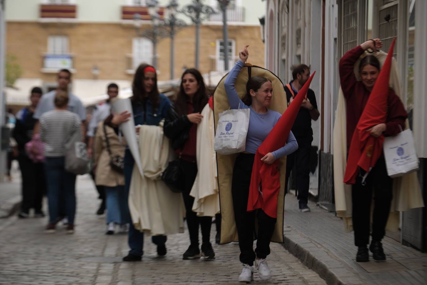 Fotos: Las Penas y el desconsuelo el Domingo de Ramos en Cádiz