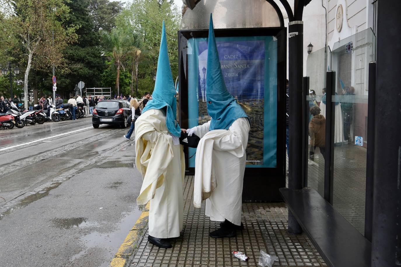 Fotos: El Prendimiento en el Lunes Santo de la Semana Santa de Cádiz 2024