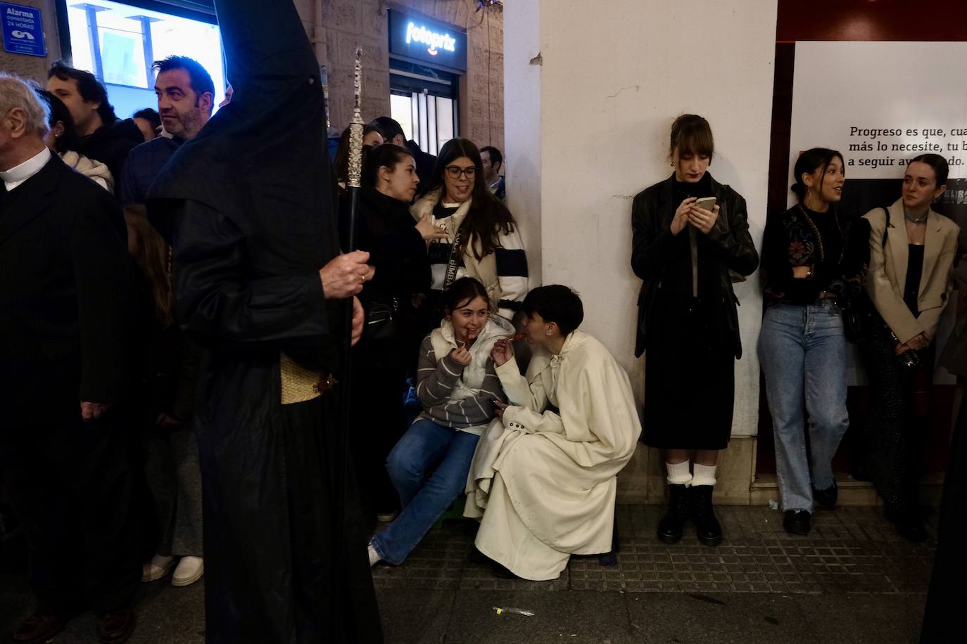 Fotos: Vera-Cruz en el Lunes Santo de la Semana Santa de Cádiz 2024