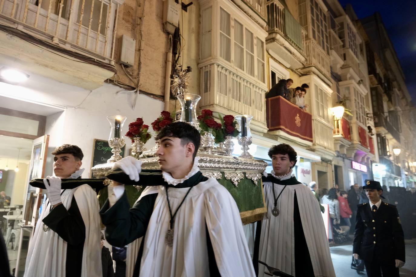 Fotos: Vera-Cruz en el Lunes Santo de la Semana Santa de Cádiz 2024