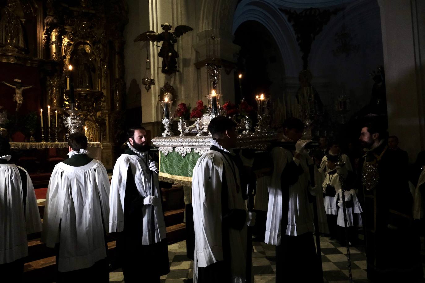 Fotos: Vera-Cruz en el Lunes Santo de la Semana Santa de Cádiz 2024