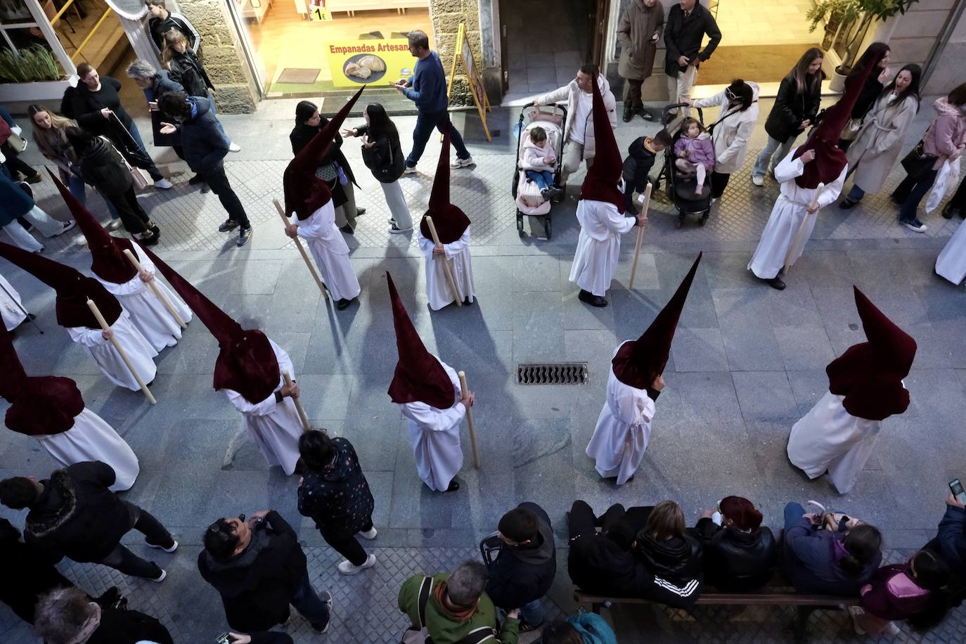 Fotos: Ecce-Homo en el Martes Santo de la Semana Santa de Cádiz