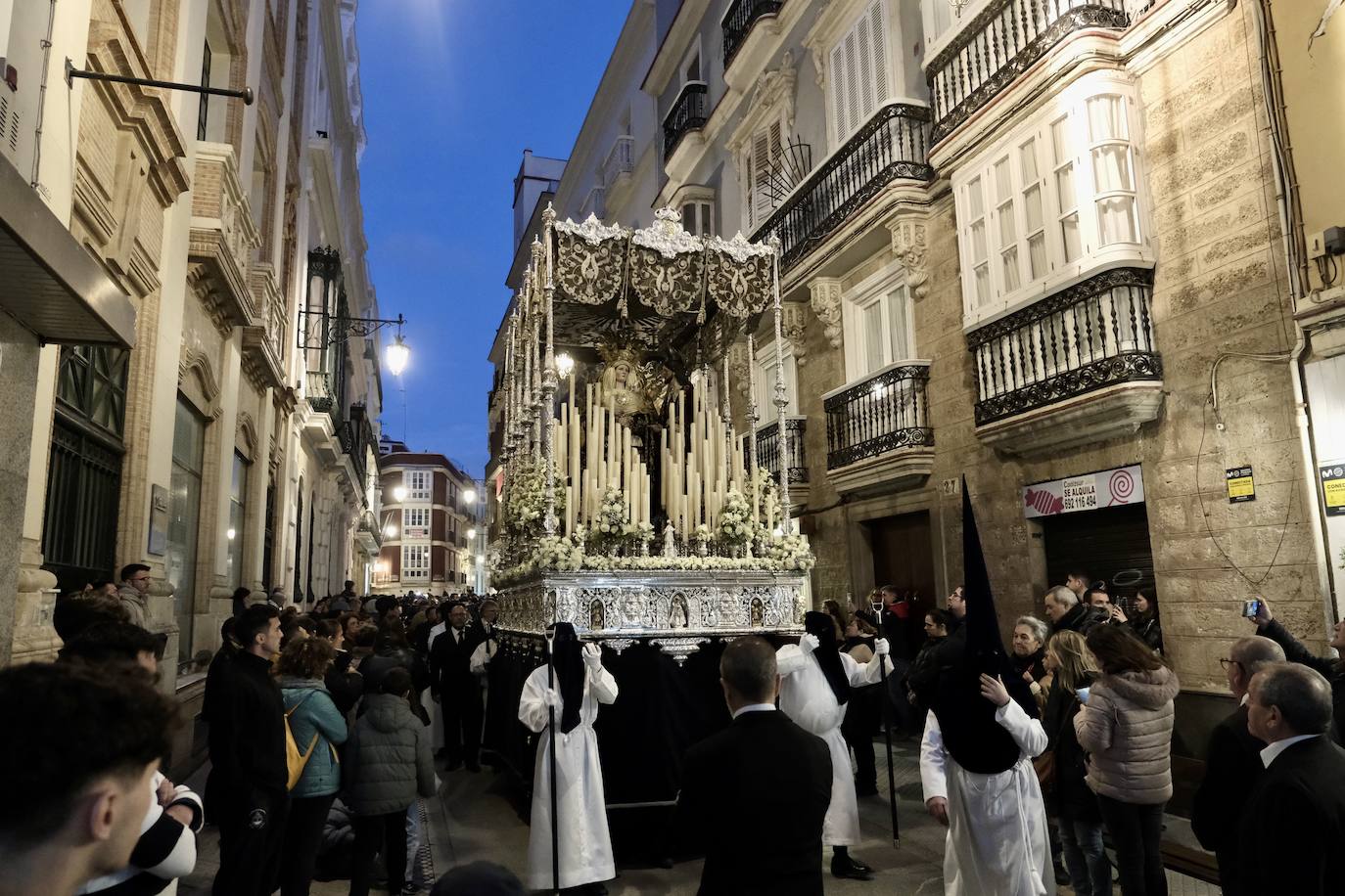 Fotos: Ecce-Homo en el Martes Santo de la Semana Santa de Cádiz