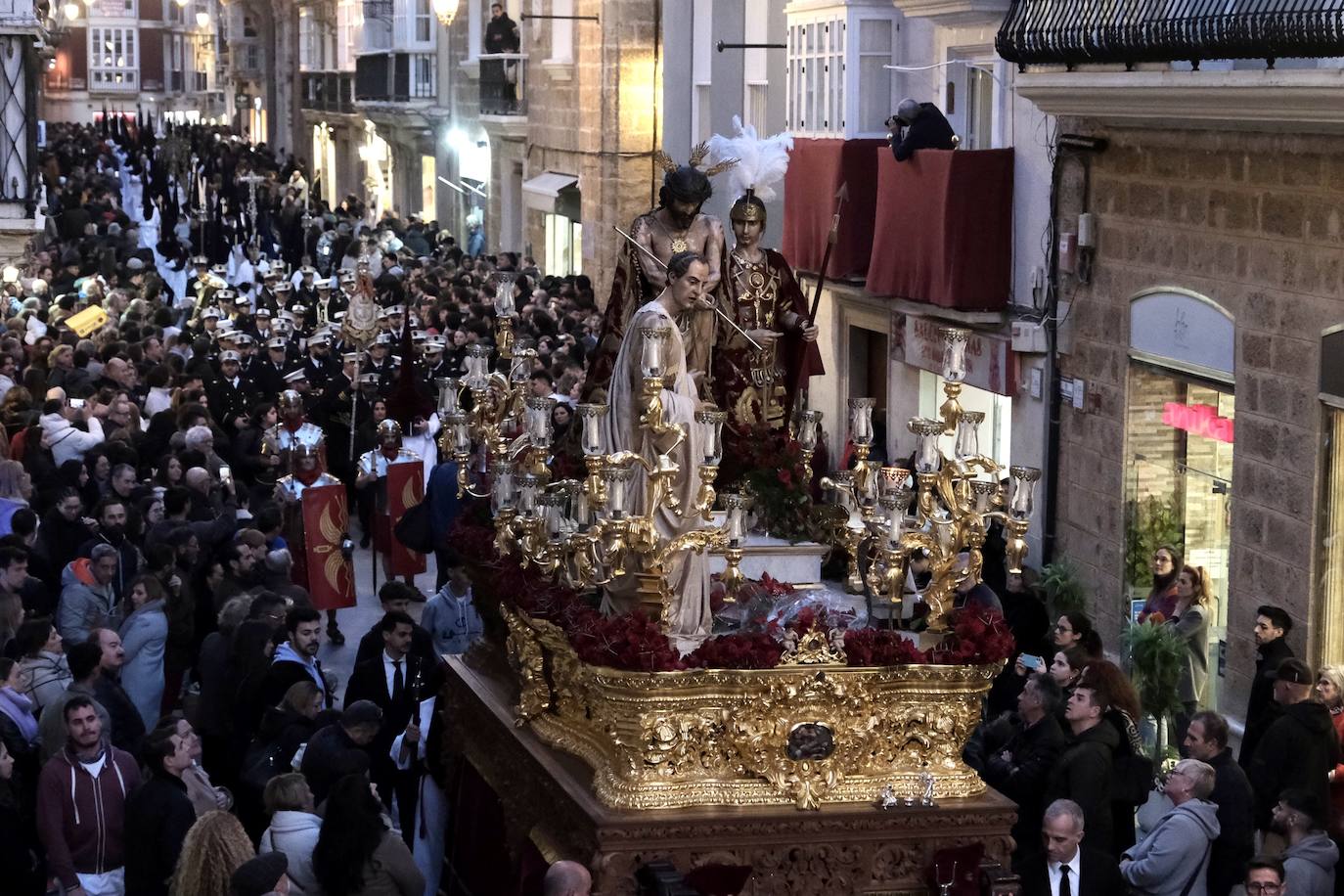 Fotos: Ecce-Homo en el Martes Santo de la Semana Santa de Cádiz