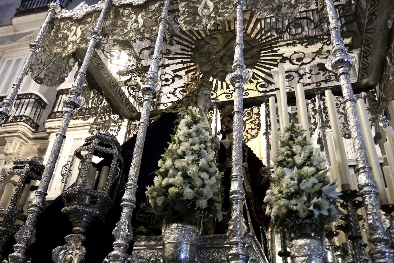 Fotos: Ecce-Homo en el Martes Santo de la Semana Santa de Cádiz