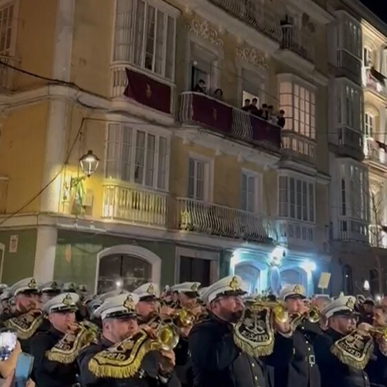 Vídeo: Rosario volvió a causar sensación por las calles de Cádiz
