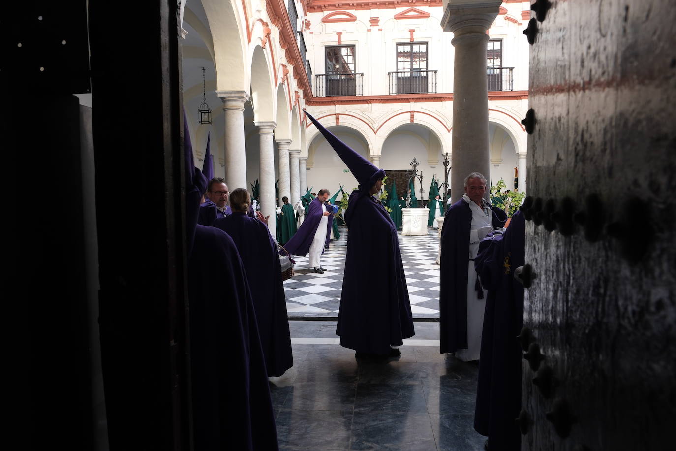 Fotos: Cigarreras decide suspender la estación de penitencia y se queda en Santo Domingo
