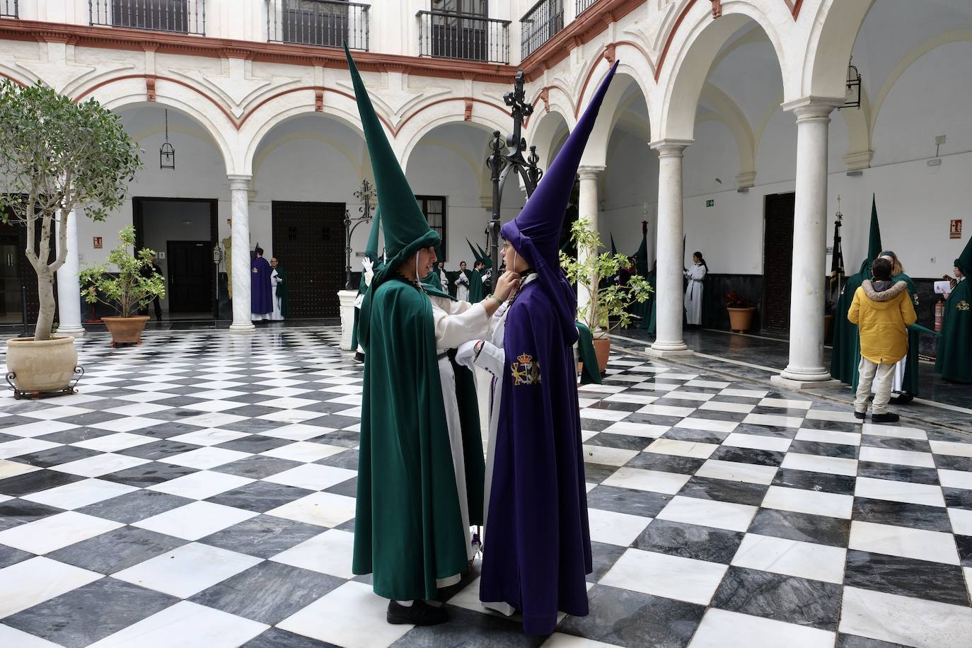 Fotos: Cigarreras decide suspender la estación de penitencia y se queda en Santo Domingo