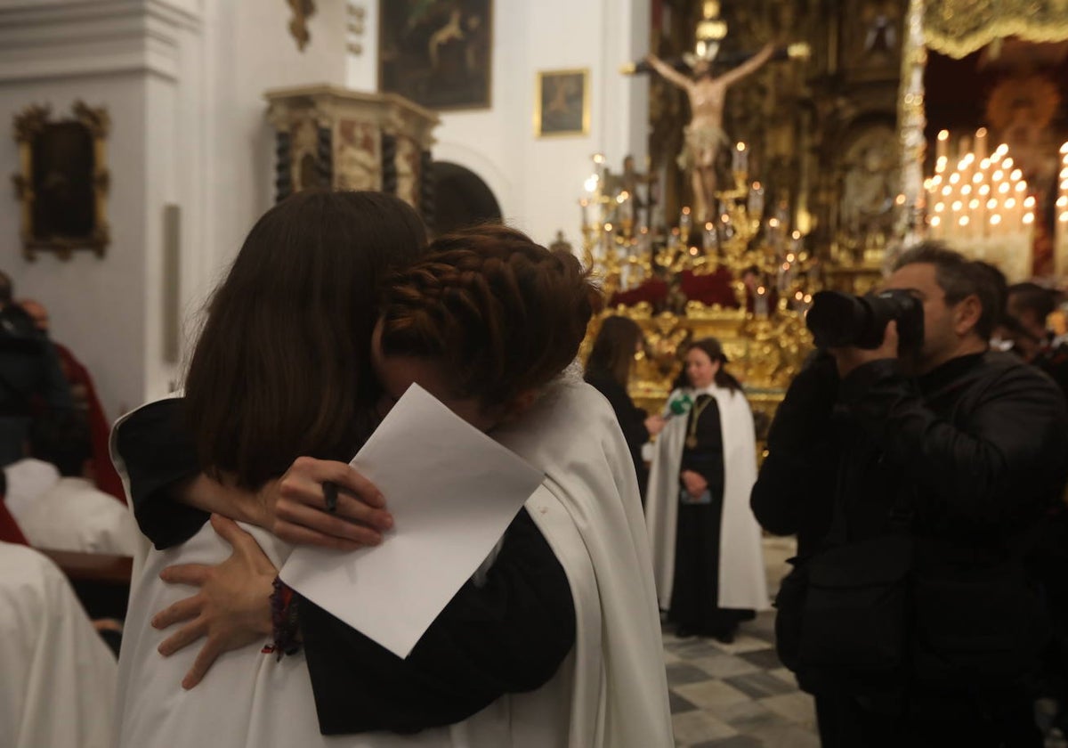 Fotos: Viernes Santo pasado por agua en Cádiz