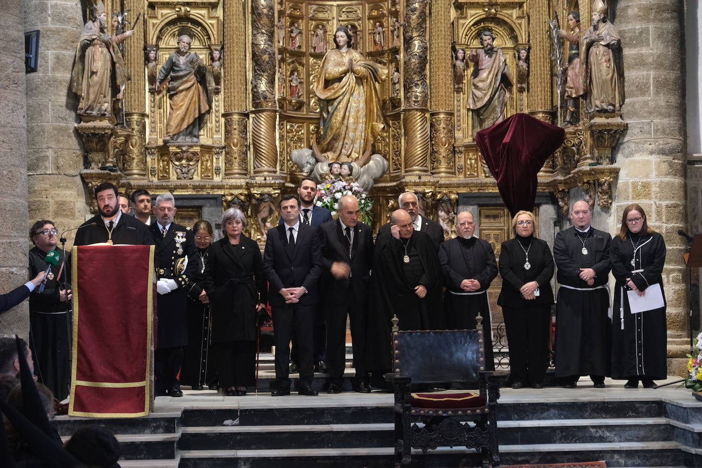 Fotos: Santo Entierro este Sábado Santo en la Semana Santa de Cádiz 2024