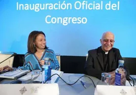 Conferencia en Cádiz de Paloma Saborido, la cofrade que ha hecho posible que el Cachorro y la Esperanza procesionen en Roma