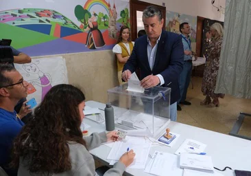 Antonio Sanz lanza un mensaje claro al votar: «Cádiz depende de Europa»