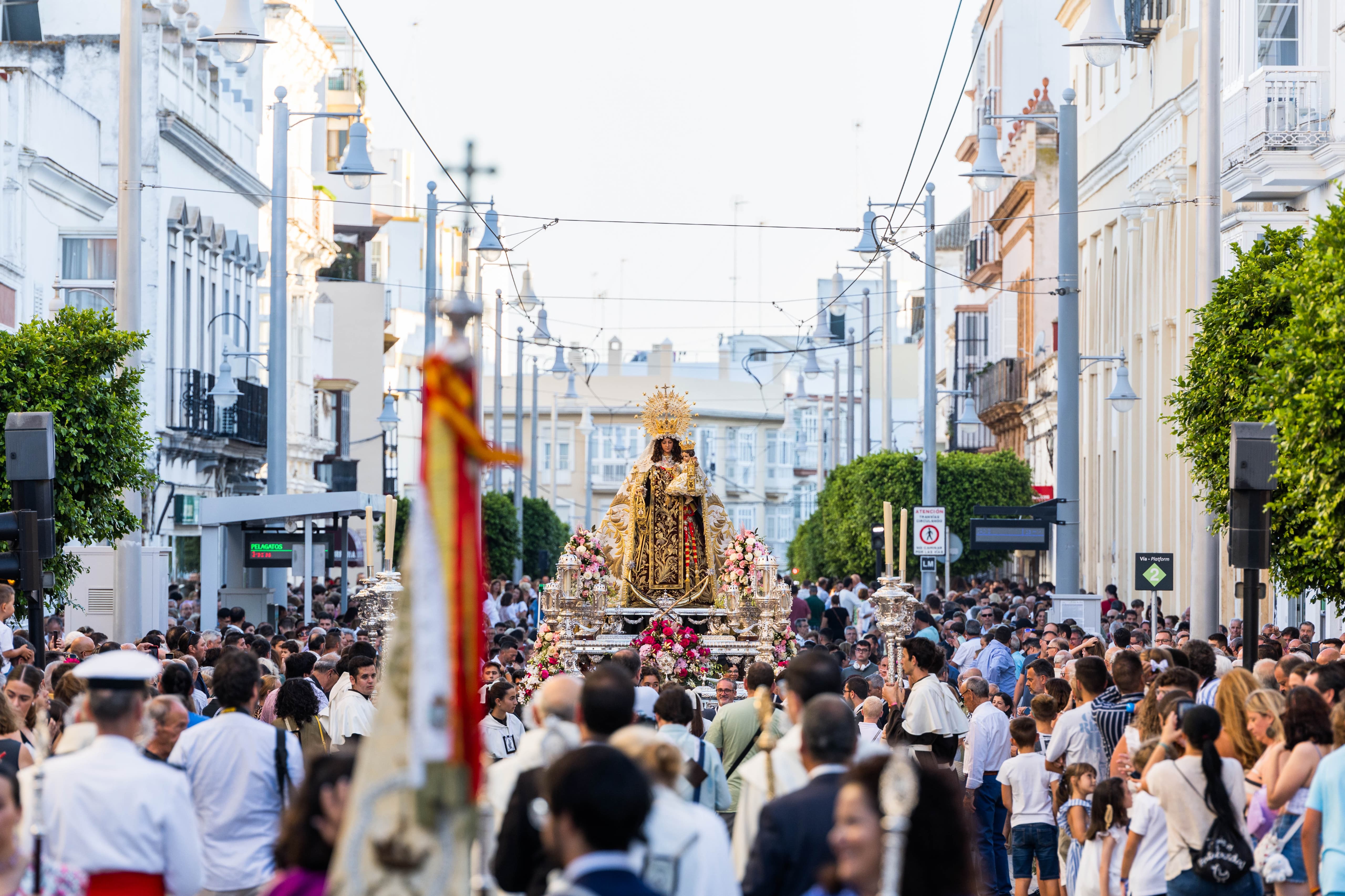 Procesión de la Virgen del Carmen Coronada por San Fernando