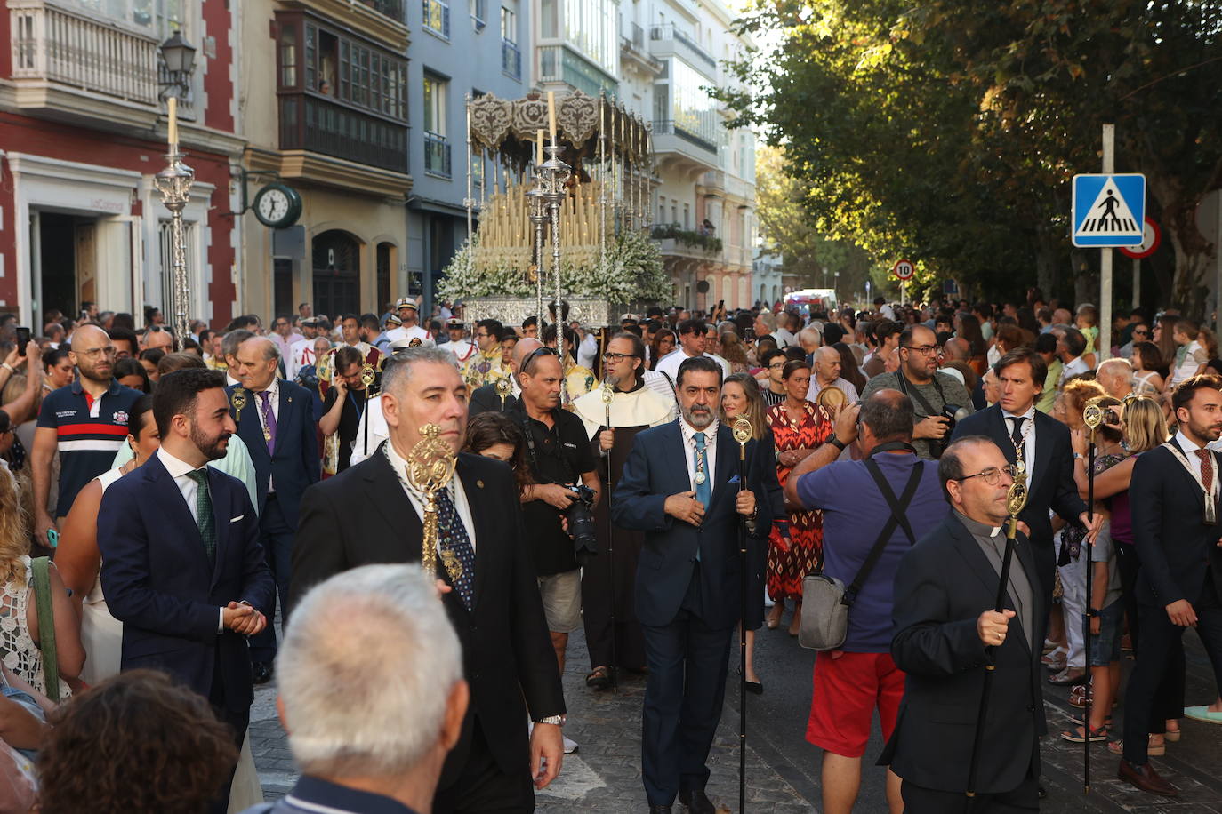 Fotos: La Virgen del Carmen procesiona por las calles de Cádiz