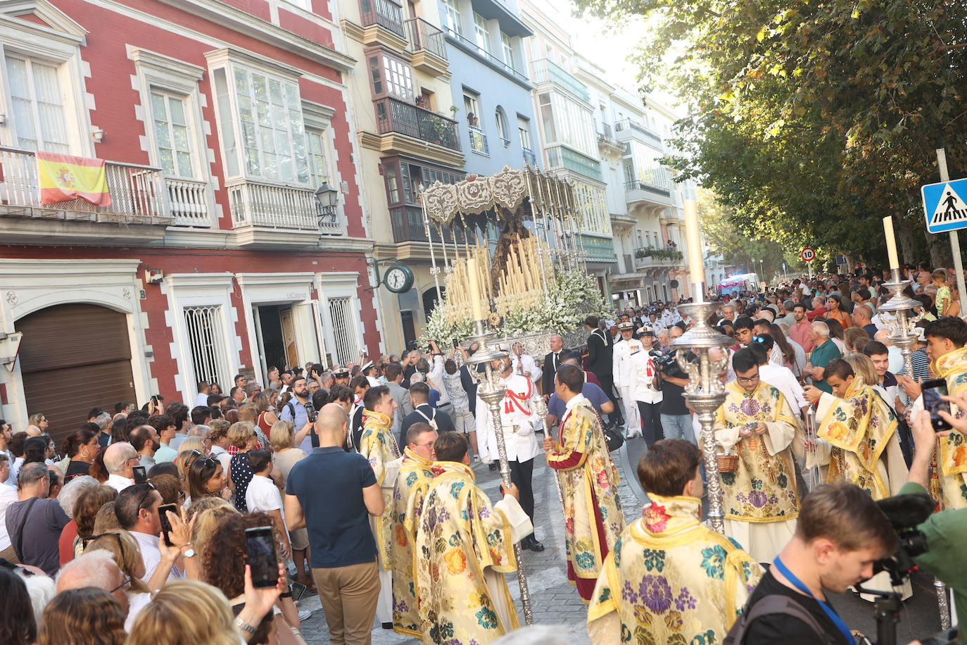 Fotos: La Virgen del Carmen procesiona por las calles de Cádiz