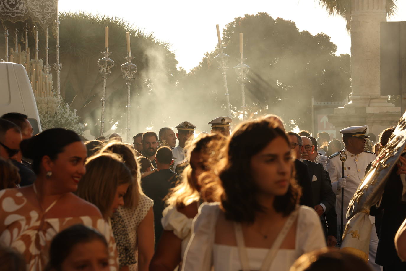 Fotos: La Virgen del Carmen procesiona por las calles de Cádiz