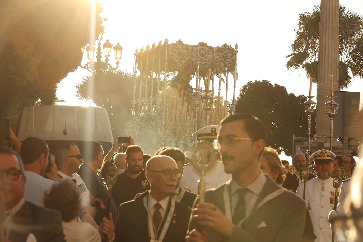 Fotos: La Virgen del Carmen procesiona por las calles de Cádiz