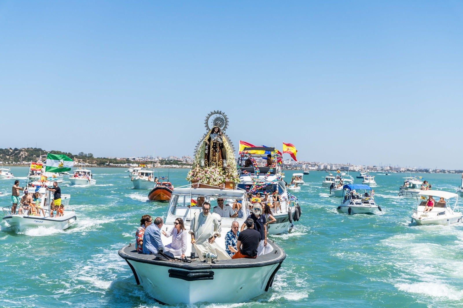 Procesión marítima de la Virgen del Carmen de Gallineras en San Fernando