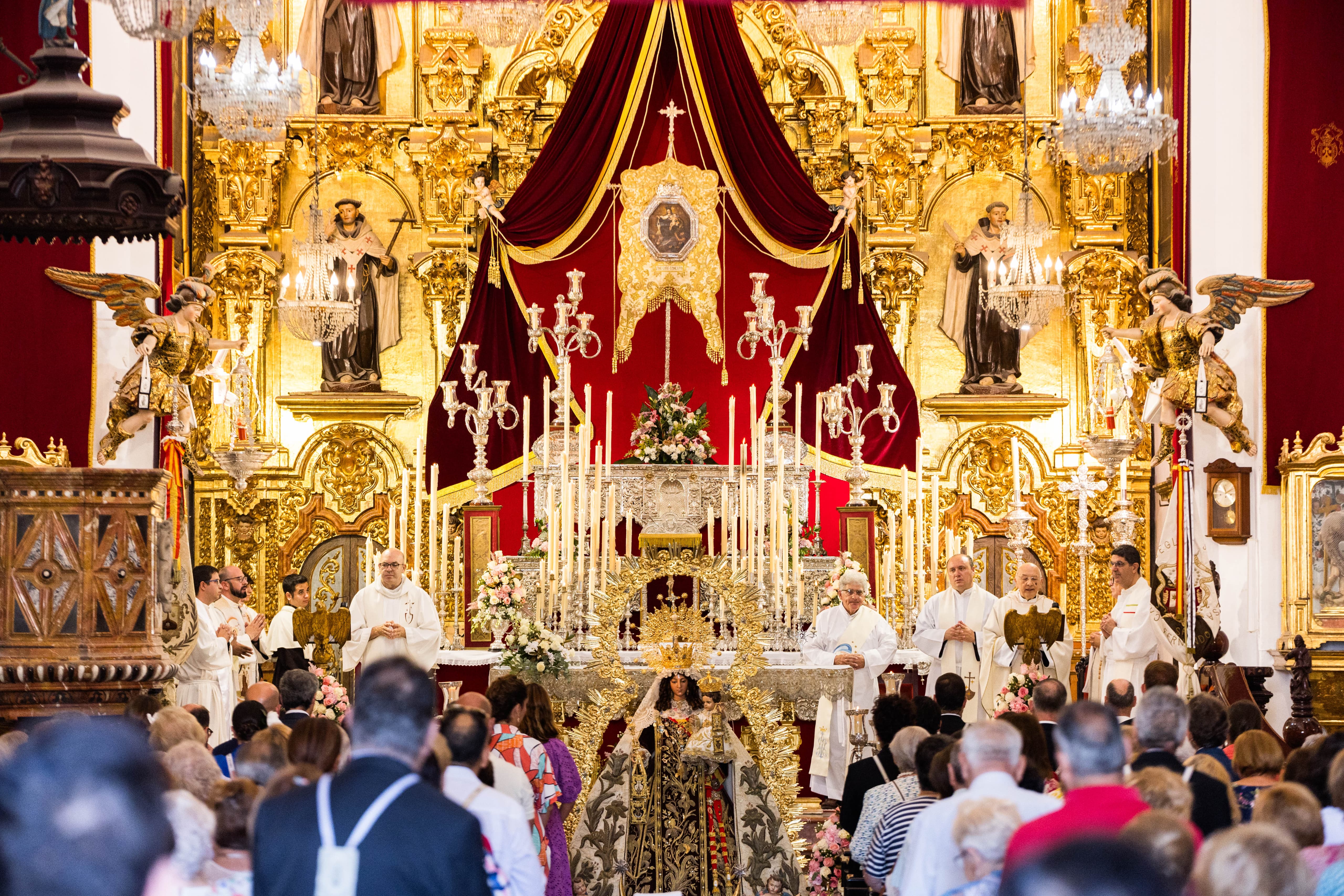 Solemne función religiosa en San Fernando