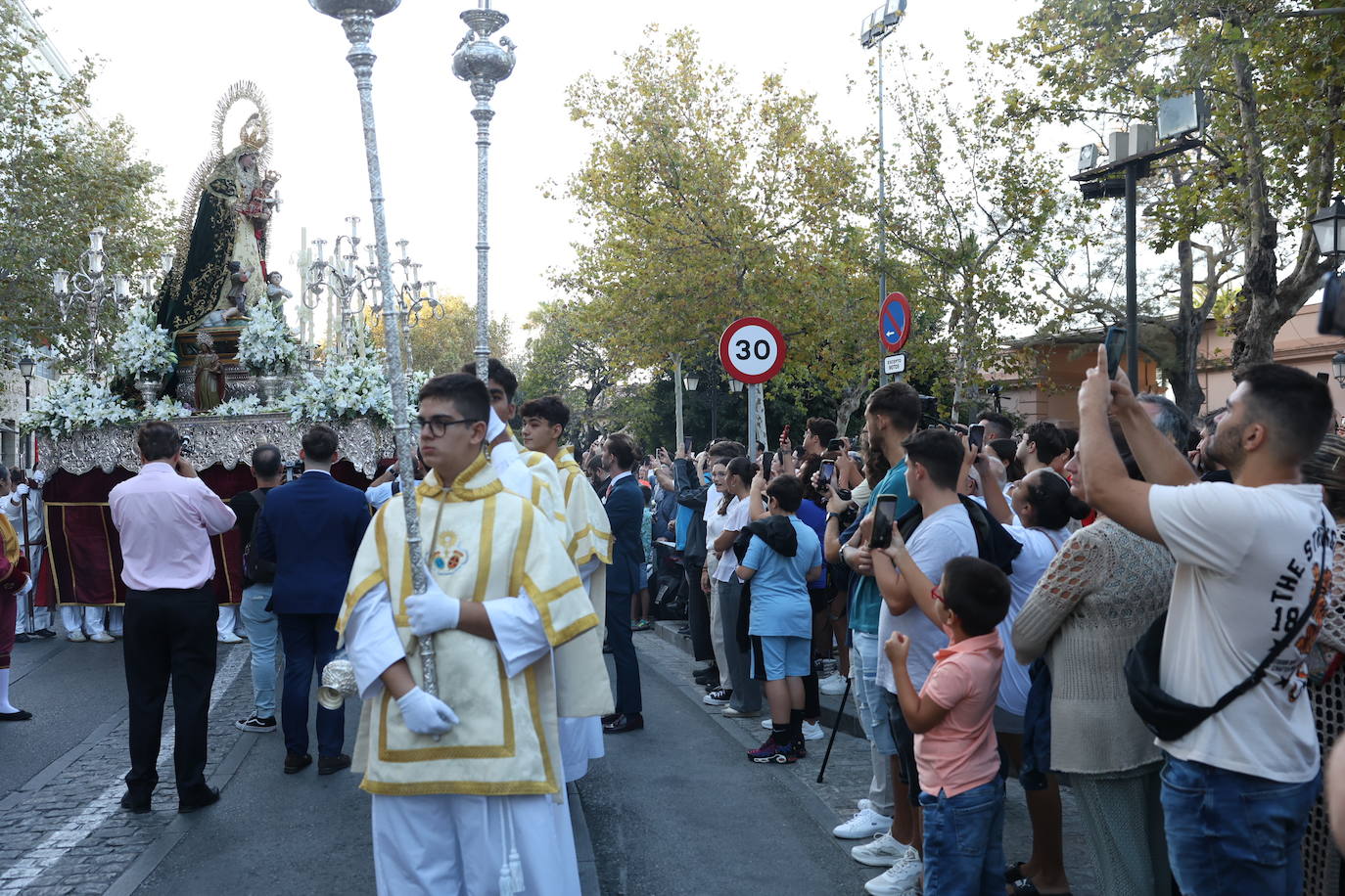 Fotos: Procesión de la Virgen de los Desamparados en Cádiz