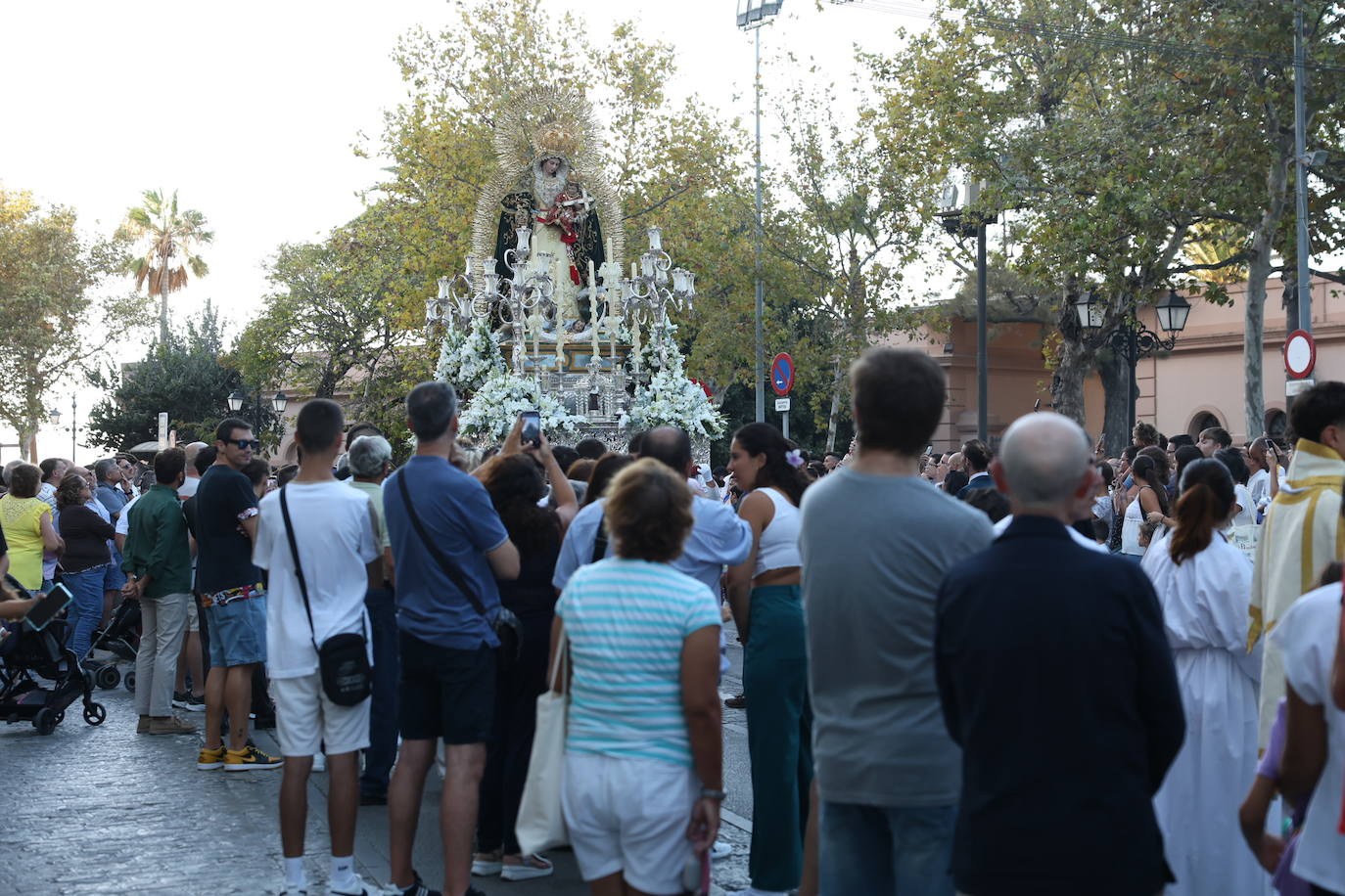 Fotos: Procesión de la Virgen de los Desamparados en Cádiz