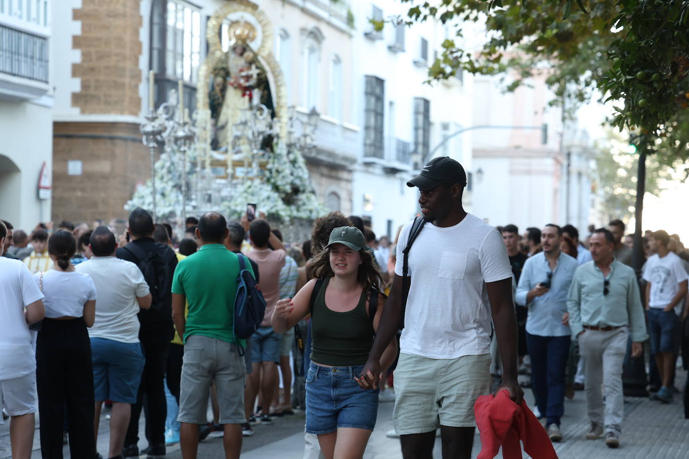 Fotos: Procesión de la Virgen de los Desamparados en Cádiz