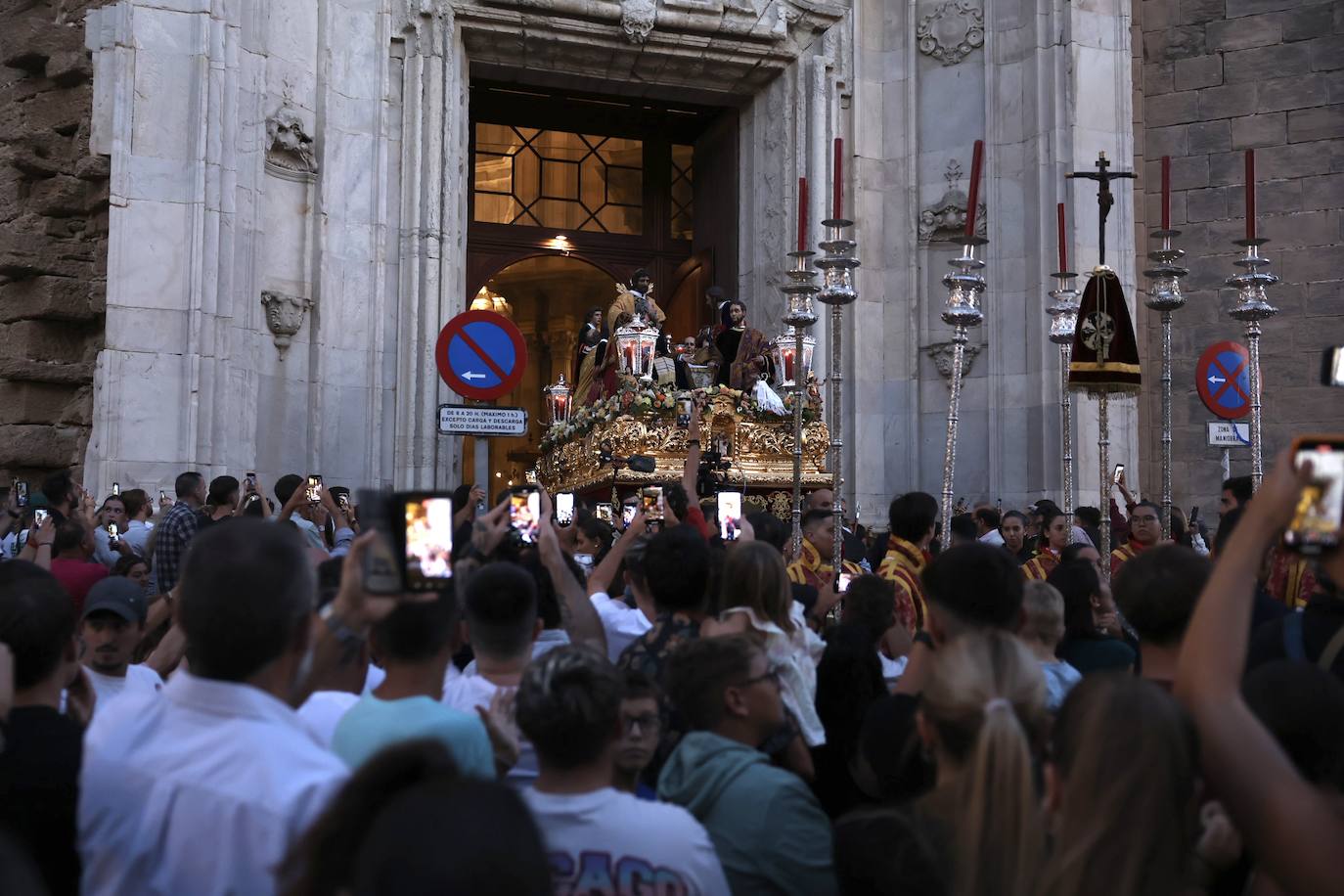 Fotos: Procesión extraordinaria de la Sagrada Cena en Cádiz