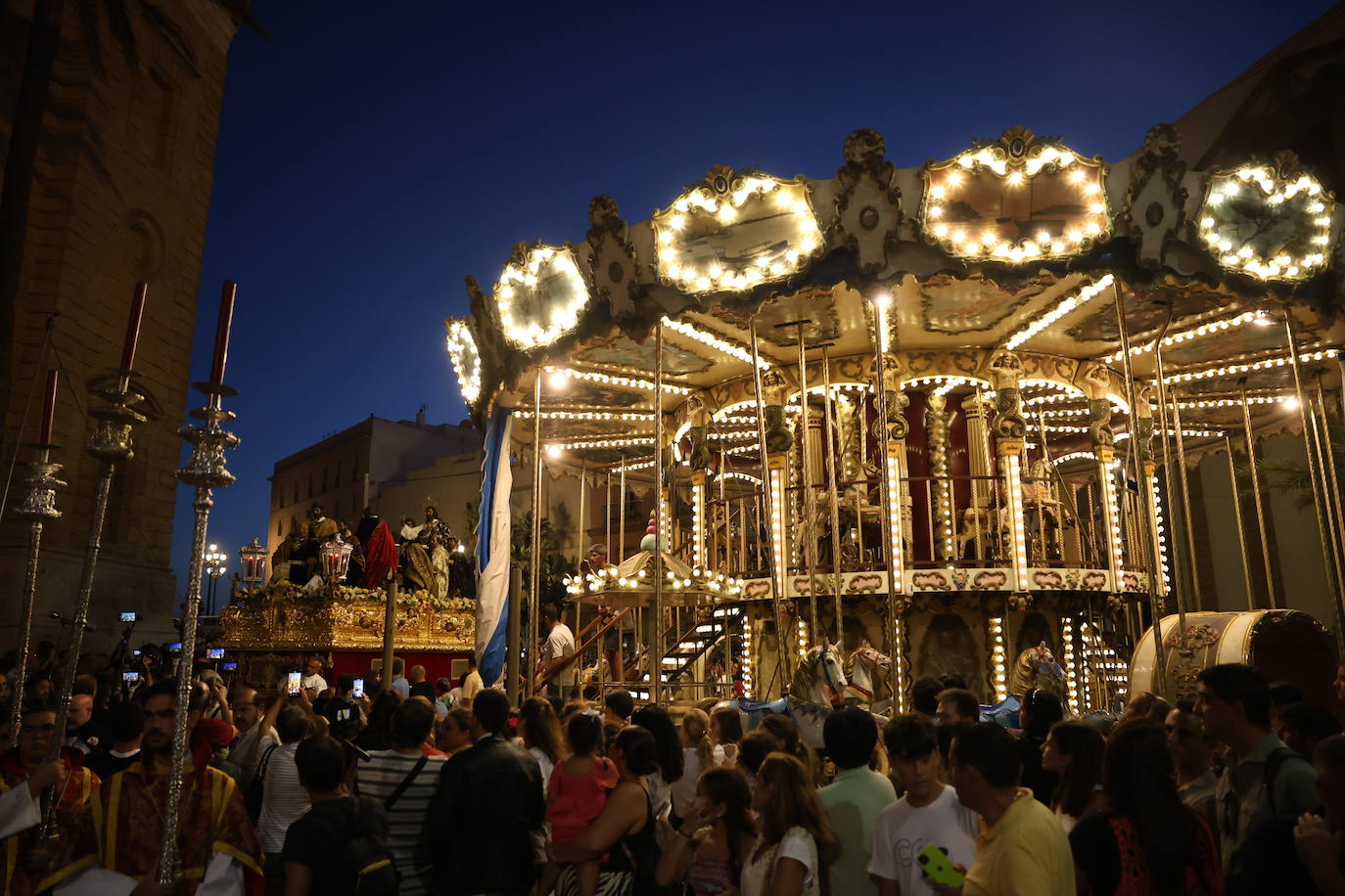 Fotos: Procesión extraordinaria de la Sagrada Cena en Cádiz